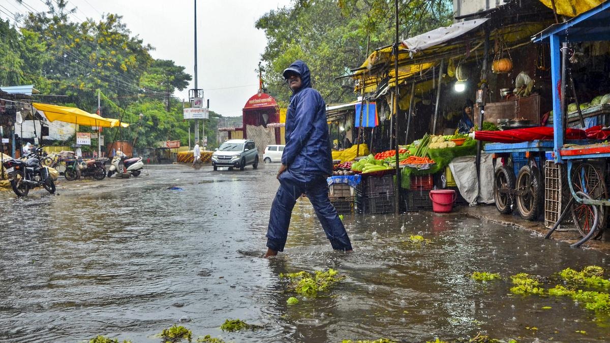Heavy Rain Triggers Massive Dam Discharges, Riverside Villages in Maharashtra Placed on High Alert