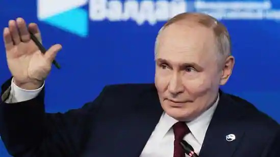 France Releases Russian 'Shadow Fleet' Tanker After Putin Condemns Seizure as 'Piracy'