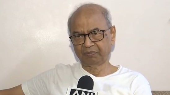 Lawyer Rakesh Kishore Defends Shoe-Throw Attempt, Cites Hurt Over CJI’s Remarks