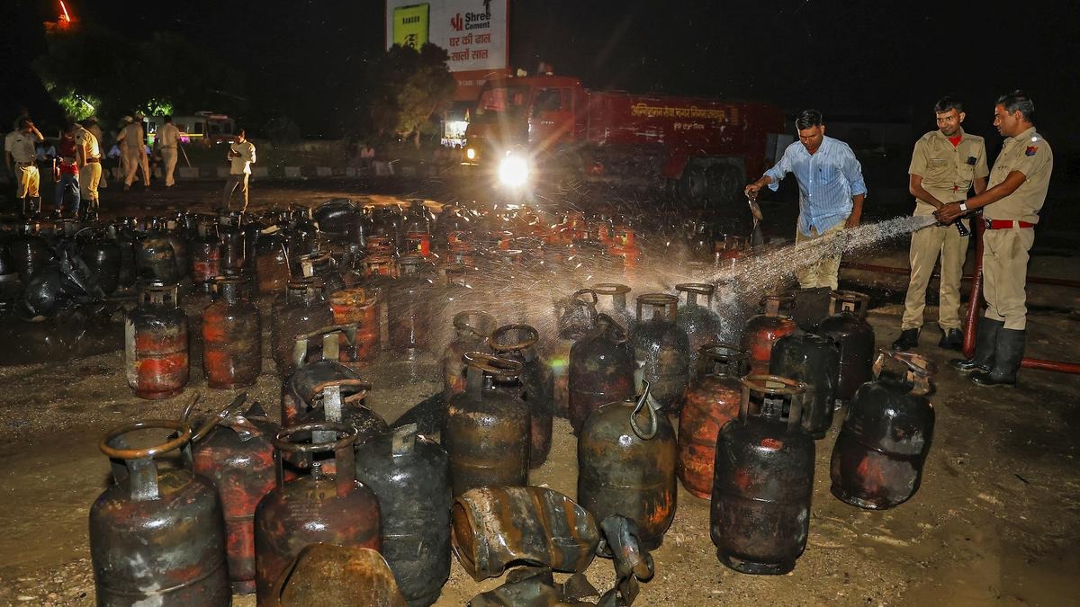 One Killed in LPG Truck-Tanker Collision on Jaipur–Ajmer Highway