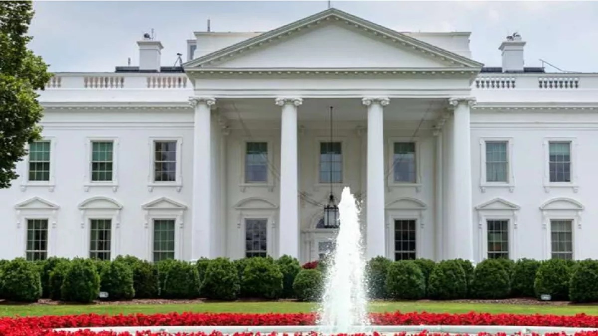 Man Crashes Car Into White House Security Gate, Arrested by Secret Service