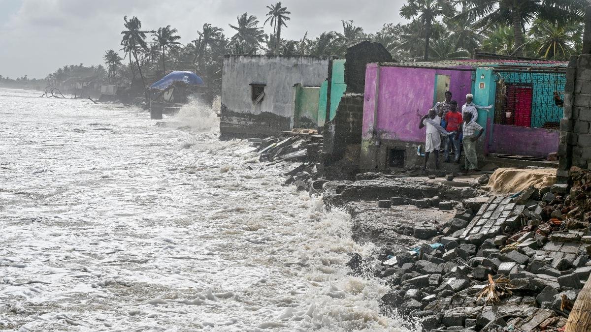 Cyclone Montha to weaken by noon, So far 1 dead and 98 houses collapsed in Andhra Pradesh