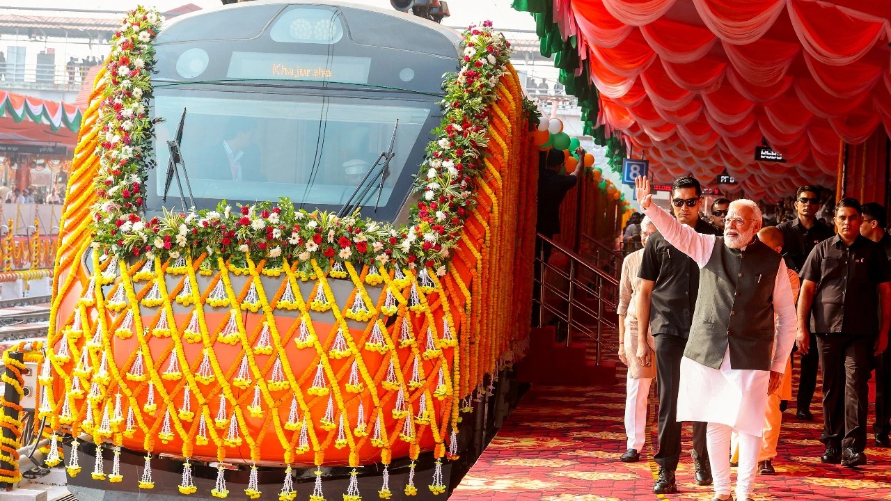 PM Modi flags off four Vande Bharat trains