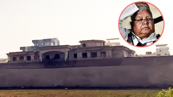 Lalu and Rabri Begin Moving Out of Famous Patna Bungalowó