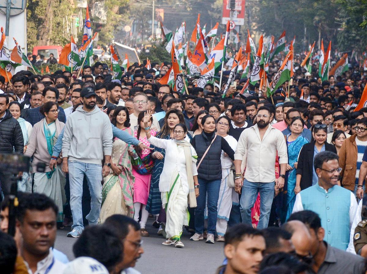 CM Mamata Banerjee Claims She Has Pen Drives Evidence Against Amit Shah, Warns of Coal Scam Reveal