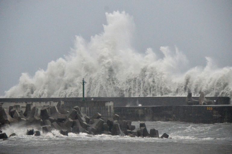 Typhoon Podul hits southern Taiwan leaving one person missing