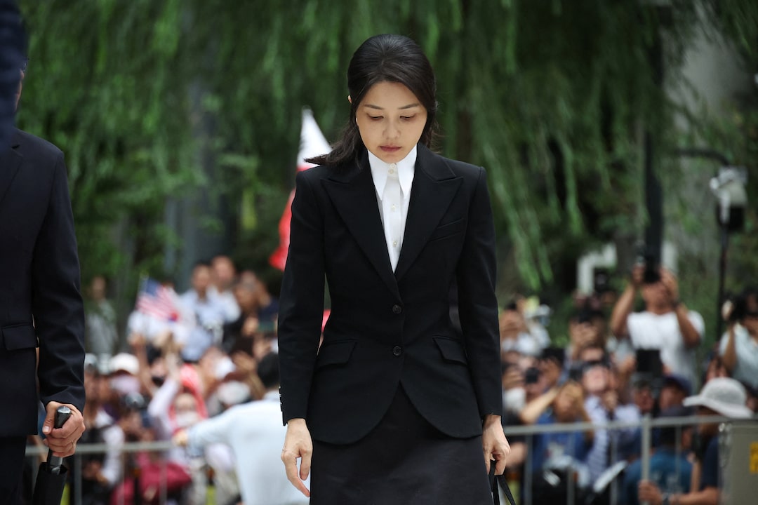 South Koreas former first lady held in solitary cell with basic facilities