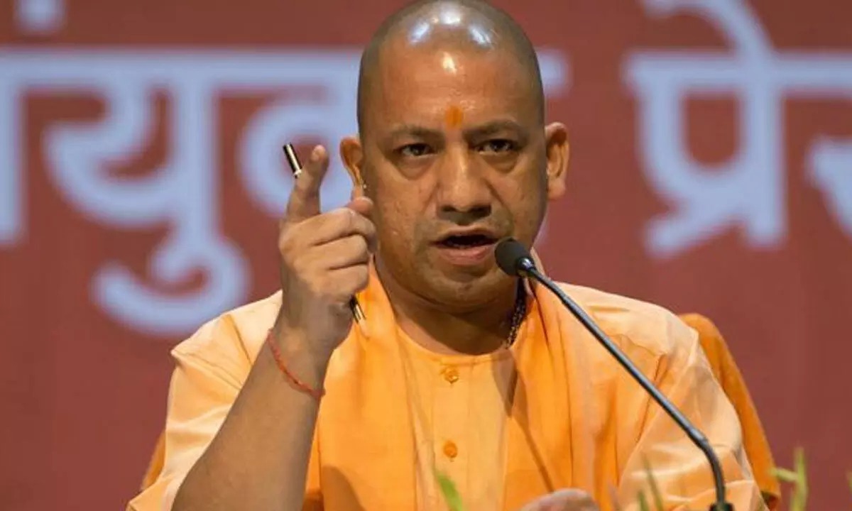 CM Yogi Vows Dignity and Prosperity for Uttar Pradesh’s Weaver Community