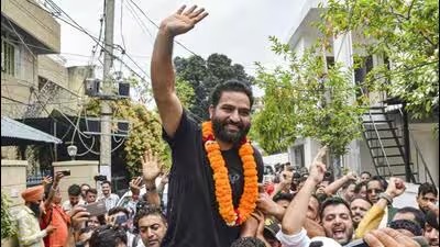 AAP MLA walkes free after J&K HC verdict