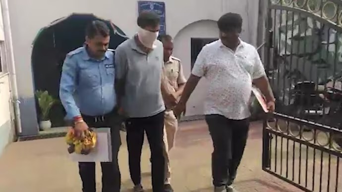 CISF Jawan Arrested for Attempted Rape of 10-Year-Old Girl in Asansol, West Bengal; Locals Stage Protests