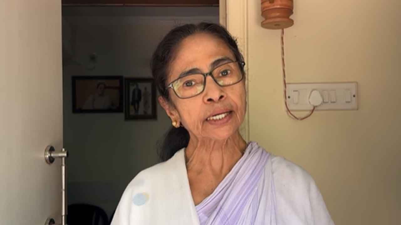 Mamata Banerjee Alleges Poll Manipulation as BJP Surges Ahead in West Bengal Assembly Elections