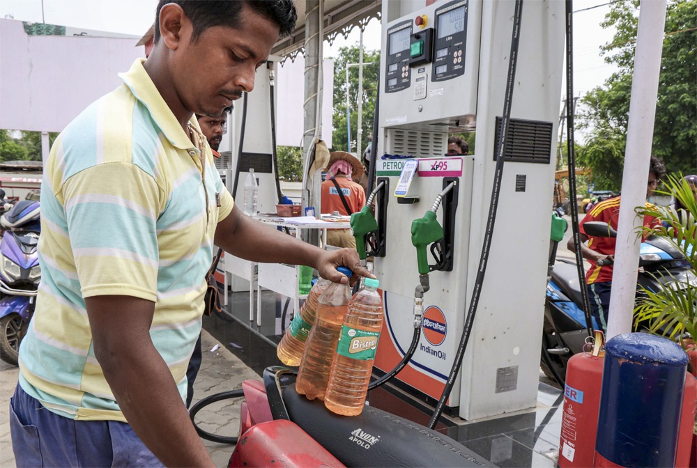 Congress Attacks Centre Over Rapid Fuel Price Hikes Amid Global Energy Crisis
