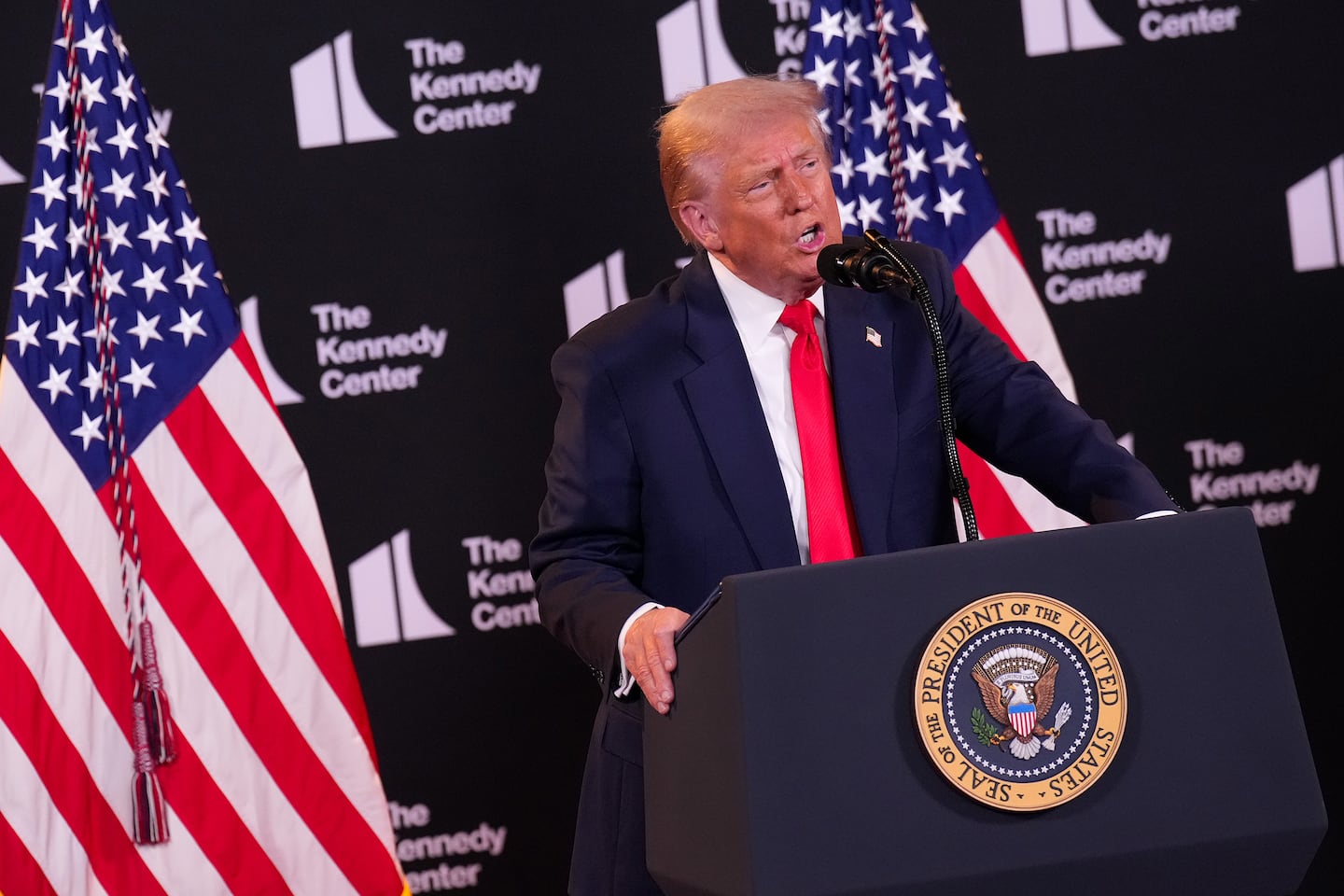 Trump Warns Putin of Severe Consequences Over Ukraine Peace Efforts