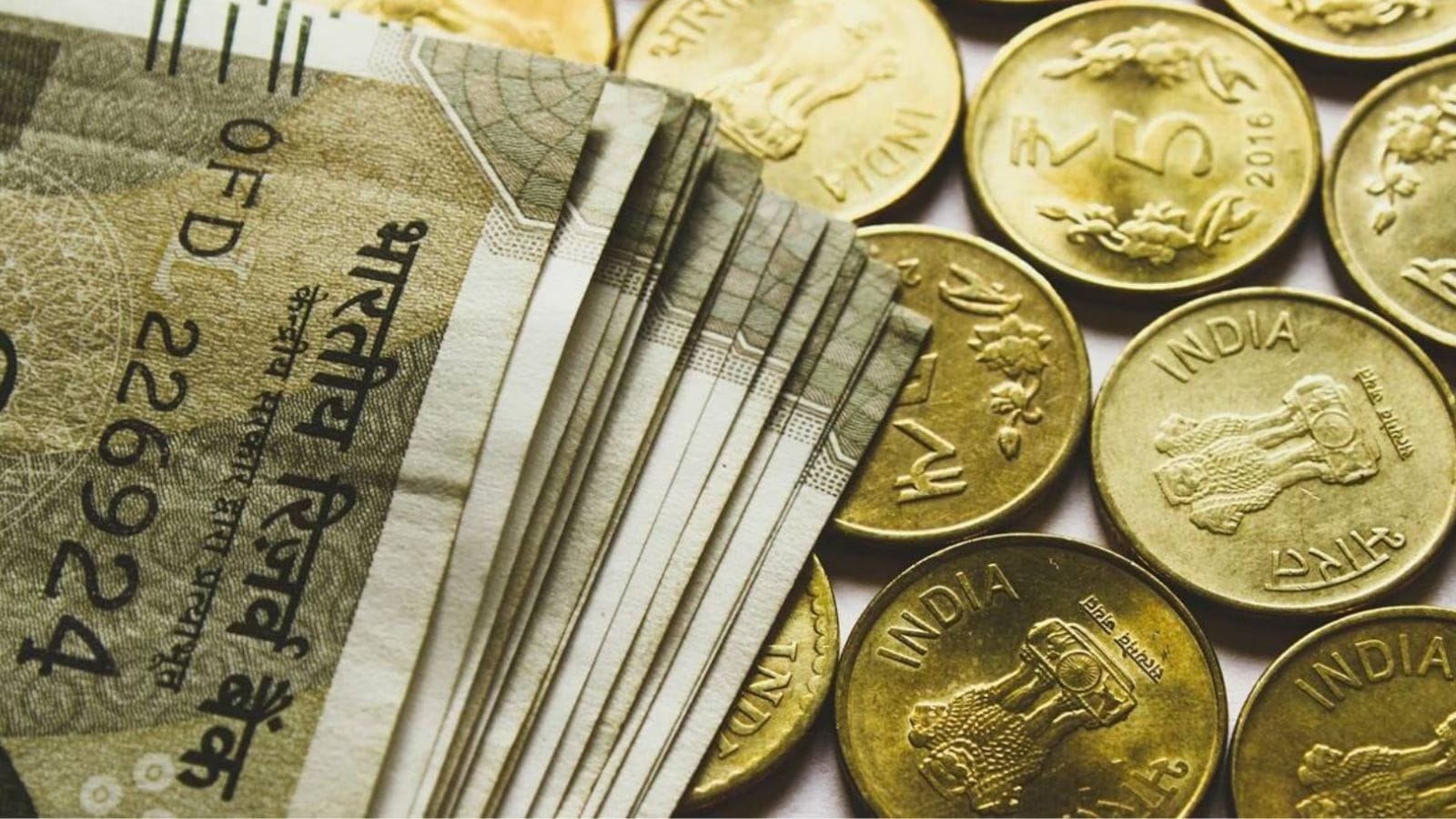 India Scraps Bond Tax to Attract Foreign Investment