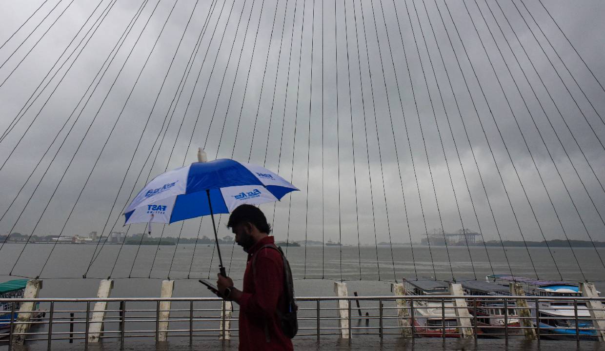 Heavy Rain Alert Issued for Kerala and Karnataka as Monsoon Intensifies