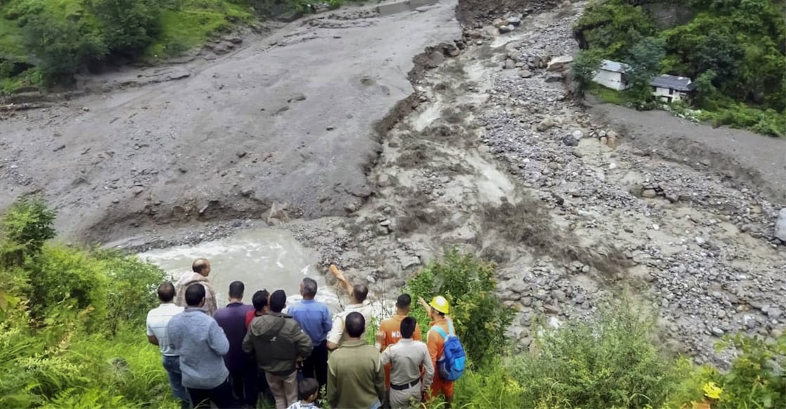 Cloudbursts and Flash Floods Disrupt Life in Himachal Pradesh; 325 Roads Shut