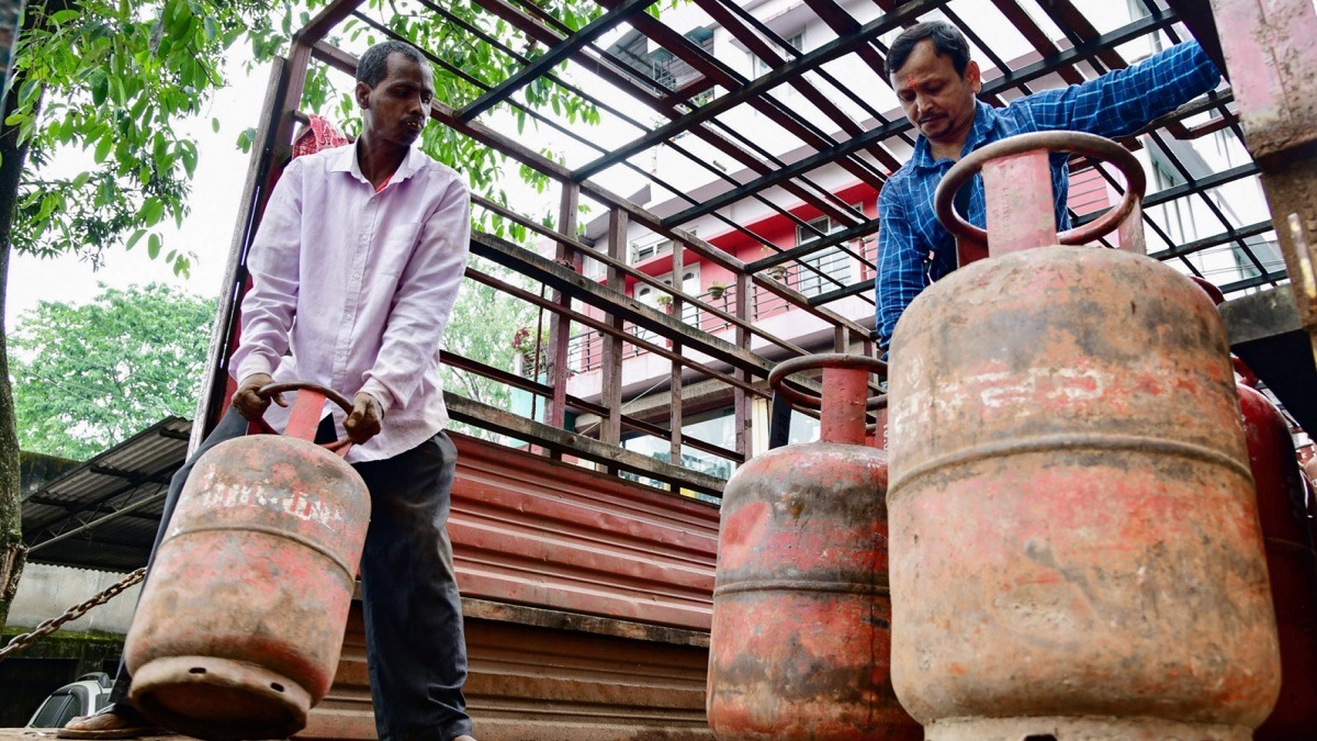 LPG Price Hikes by ₹29 Amid West Asia Crisis; Govt Absorbs Leftover Cost