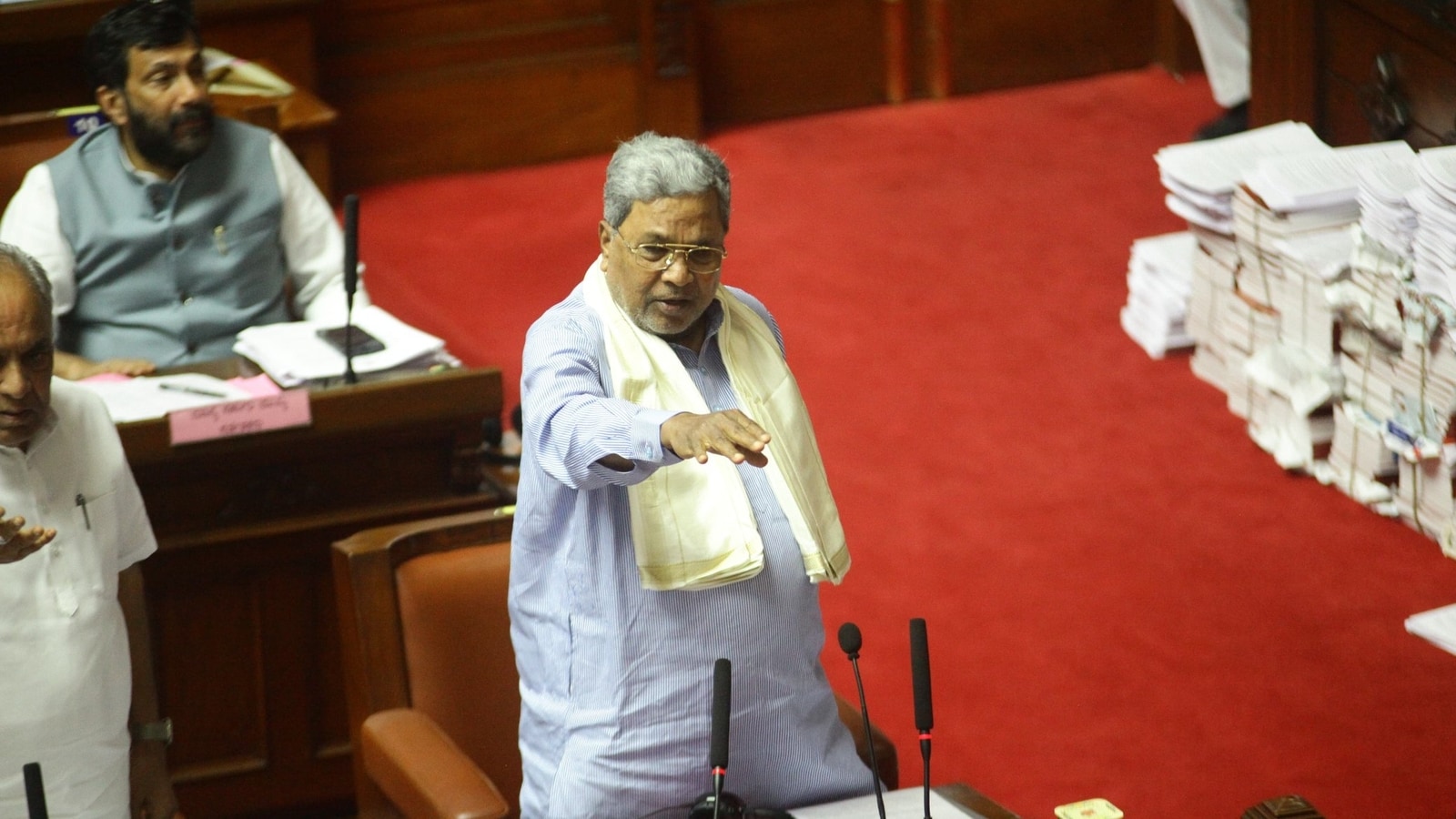 Siddaramaiah Calls Bengaluru Stampede Result of Mass Hysteria Points to Similar Incidents in BJP States