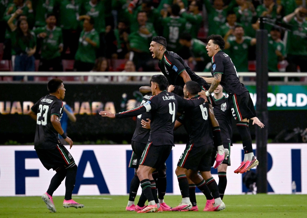 Mexico Beat South Korea to Reach World Cup Knockouts