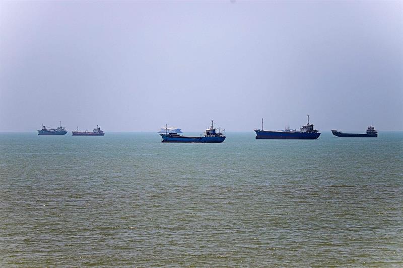 Hormuz Ship Crossings Spike After U.S-Iran Deal, Marine Tracker Says