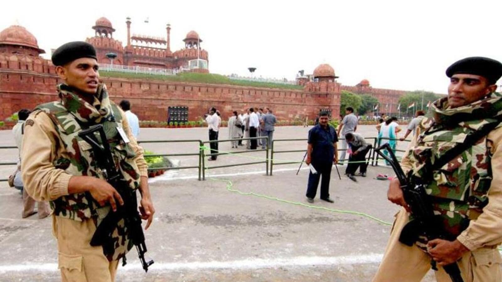 Delhi Police Enforce Strict Independence Day Security; Restrict Bird Feeding Near Red Fort