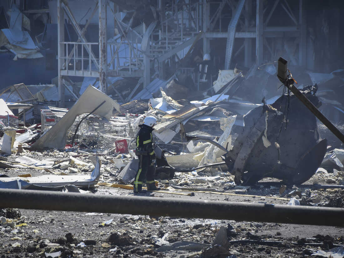 Air Raid Sirens Sound in Kyiv as NATO Chief Arrives Amid Intensified Russian Strikes