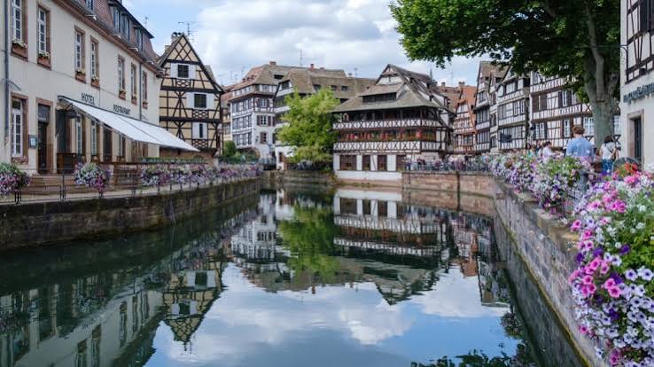 Indian Student's France Living Cost Breakdown Sparks Online Debate