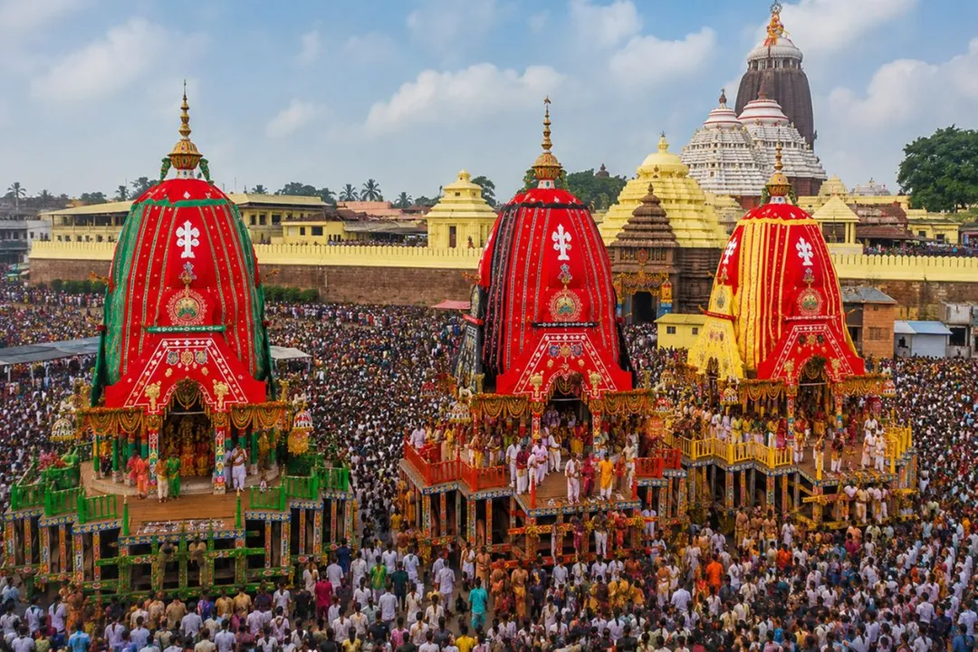 Puri Rath Yatra Begins as Lakhs of Devotees Join Lord Jagannaths Sacred Journey