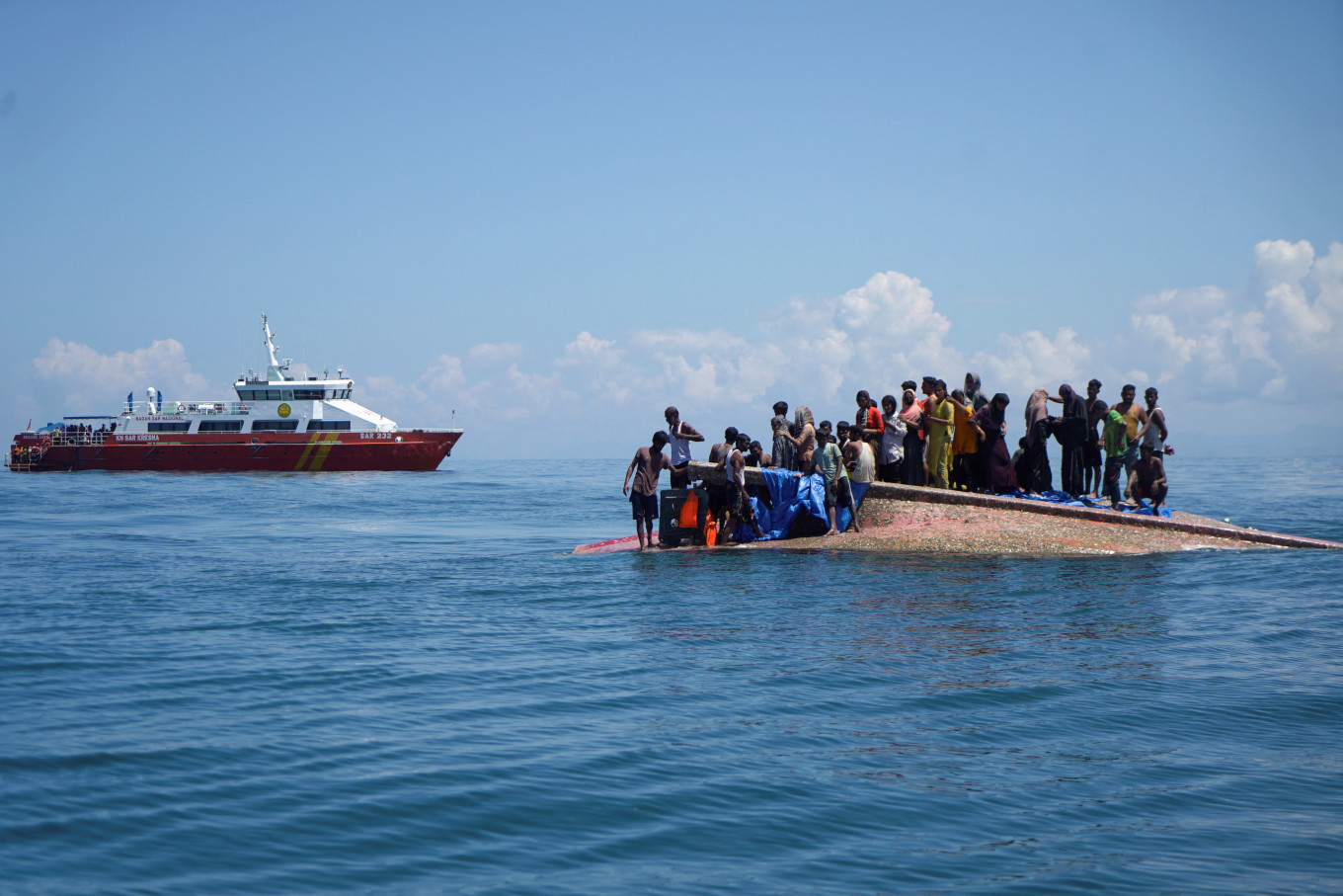 More than 500 people feared dead after boats sink off Myanmar coast