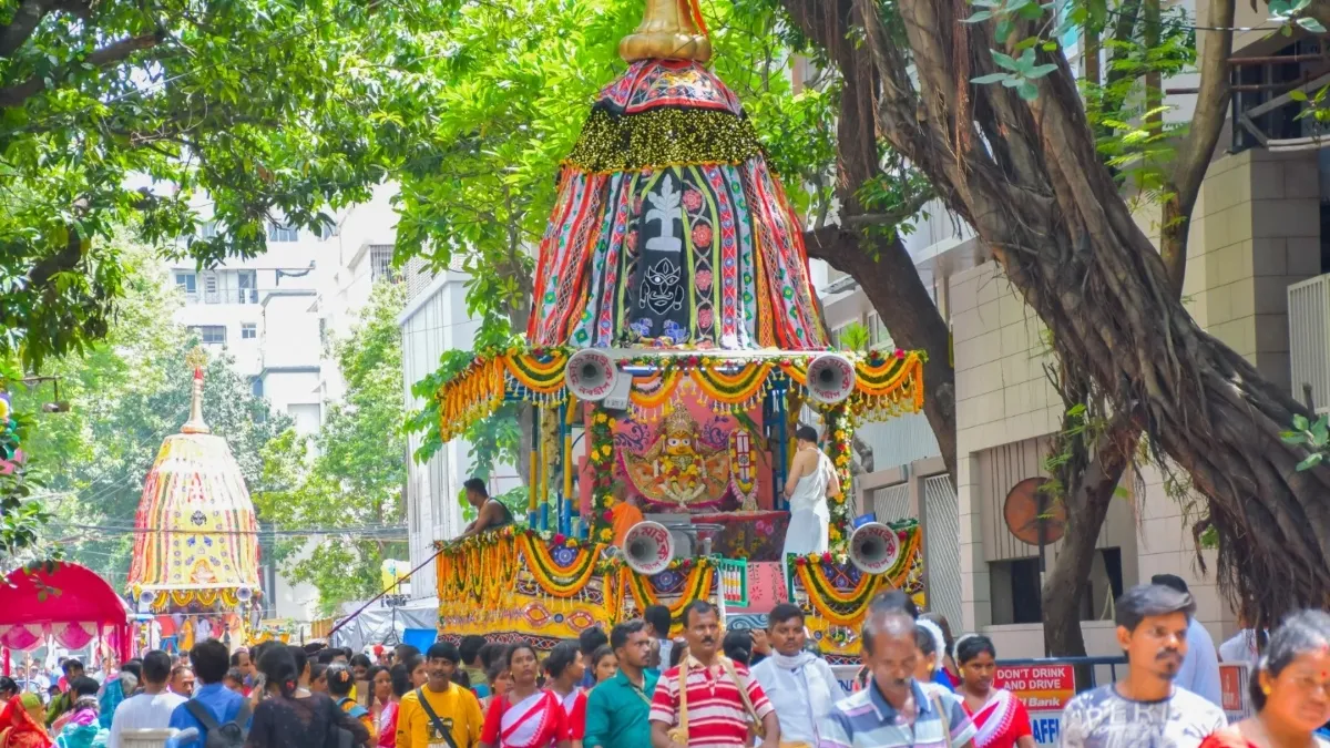 Rath Yatra Celebrated Across Bengal Amid Devotion and Rain