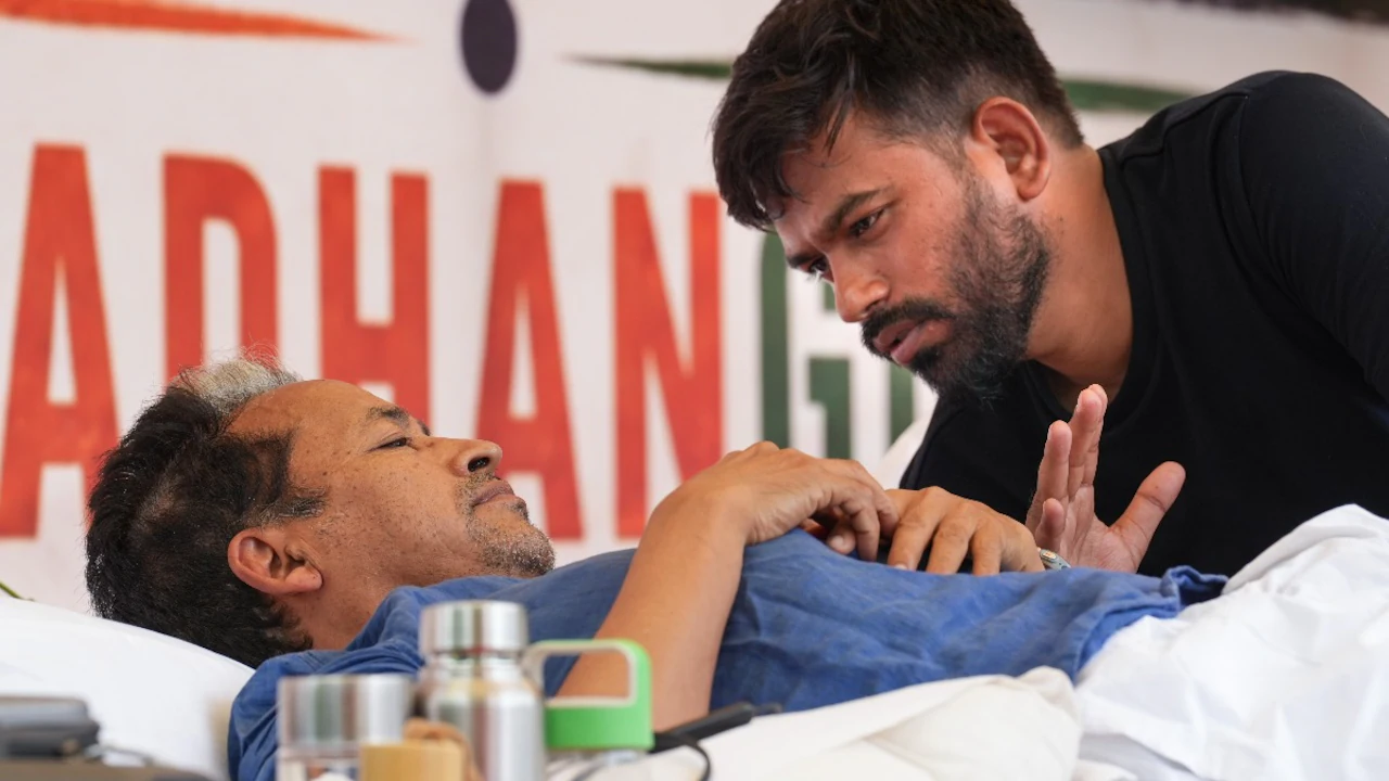 Emotional Scenes at Jantar Mantar as Sonam Wangchuk Shifted to Hospital