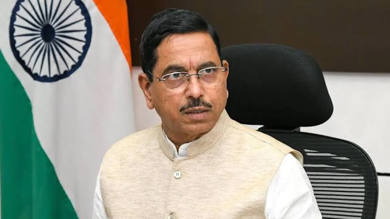 Pralhad Joshi Takes Charge as Union Education Minister