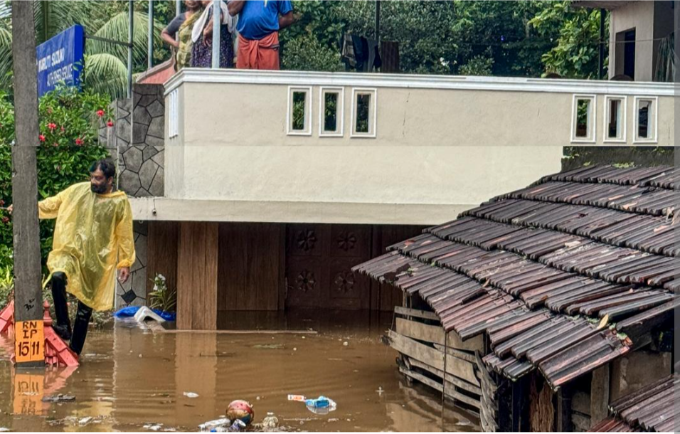 Kerala Rain Fury Leaves 8 Dead Thousands Shifted to Relief Camps