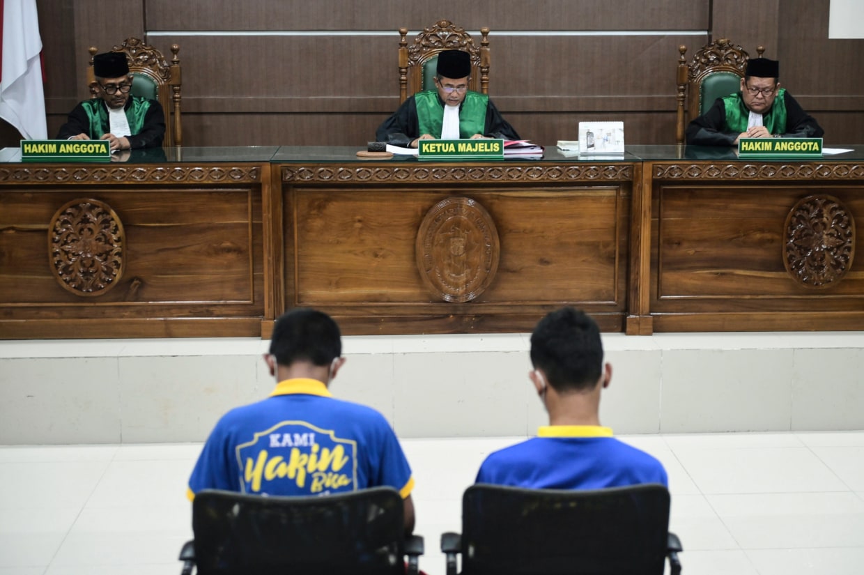 Indonesian Islamic court flogs two men over public display of affection