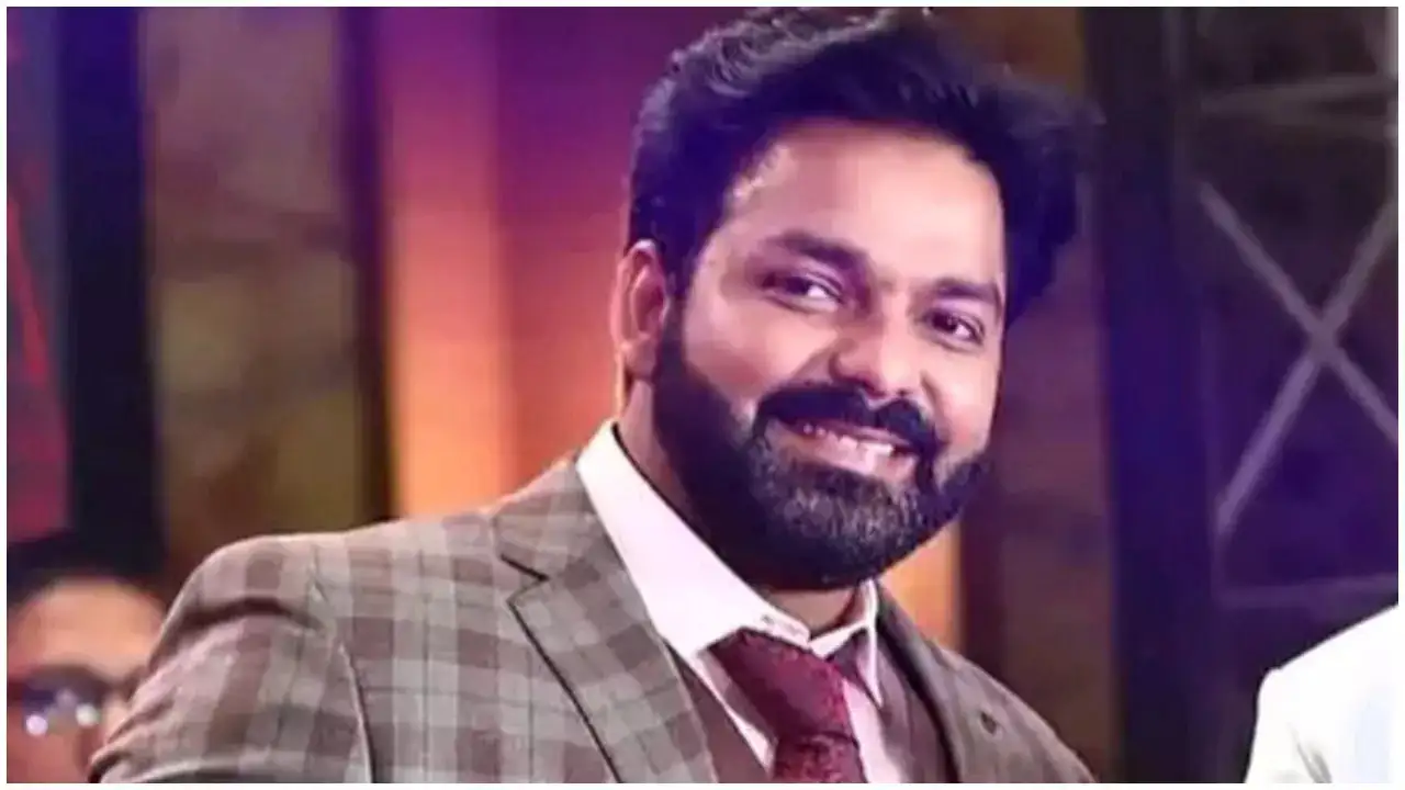 Internet Slams Bhojpuri Star Pawan Singh for Inappropriate On-Stage Gesture Towards Co-Star Anjali Raghav