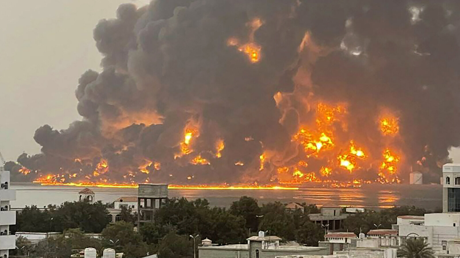 Israel warns of strong retaliation against Houthi attacks