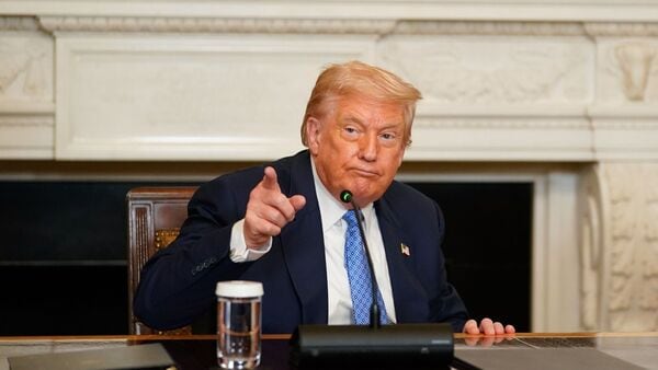 Trump Urges European Leaders to Halt Russian Oil Purchases After India Tariff Move