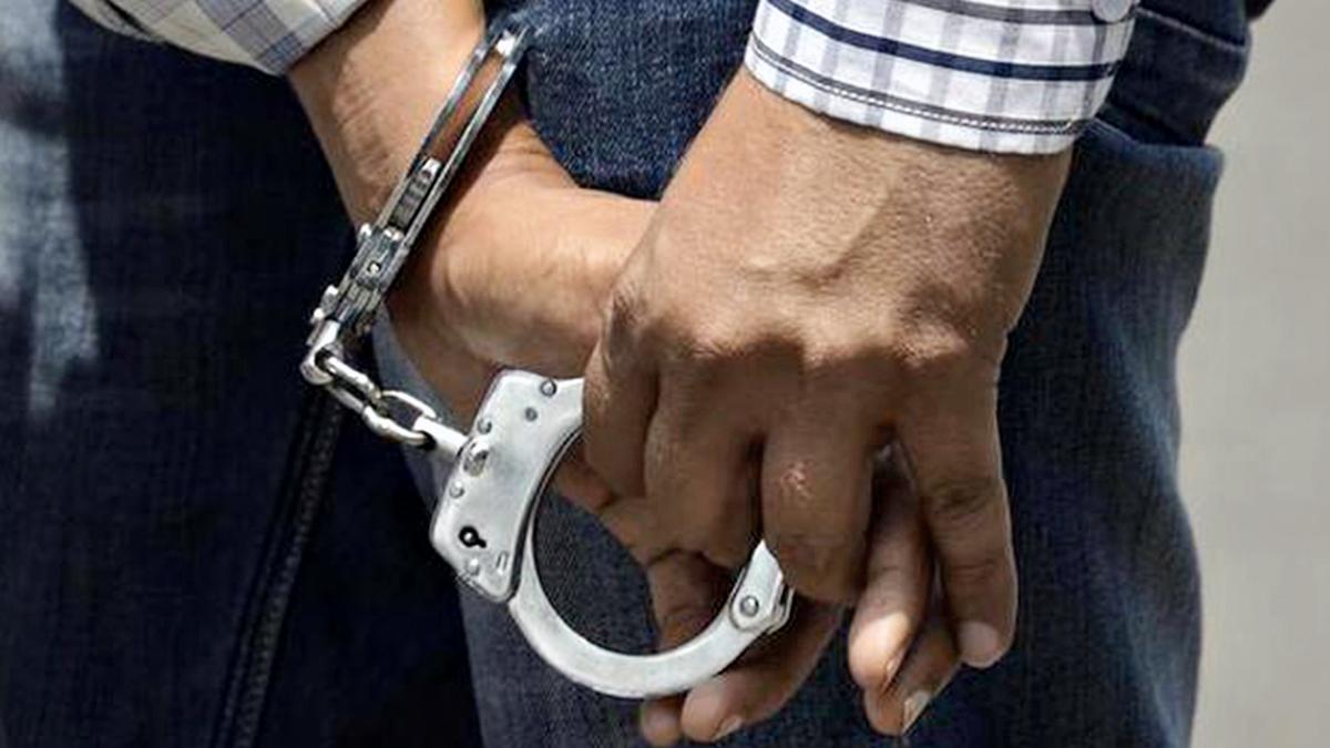 Delivery agent arrested in Noida for holding child hostage and threatening woman