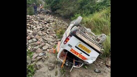 Three dead after ambulance falls into gorge in Hoshiarpur district