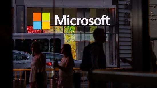 Microsoft Urges H-1B and H-4 Visa Holders Abroad to Return by Tomorrow Amid New $100,000 Fee Rule