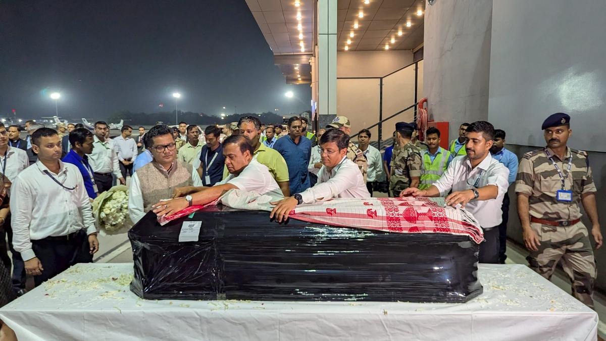 Singer Zubeen Garg’s Final Journey Draws Thousands, Streets of Guwahati Overflow with Grief